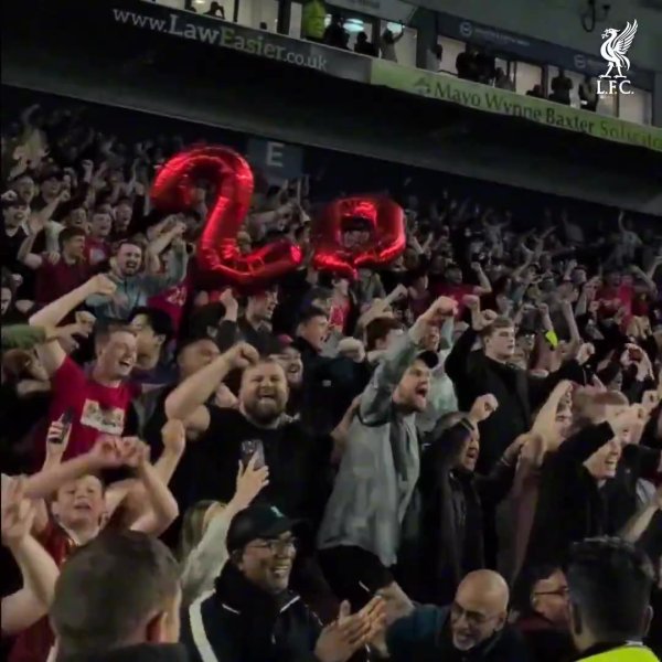Joy and joy are incompatible! Liverpool fans still celebrate losing 🥶Arnold s expression is cold and out of place